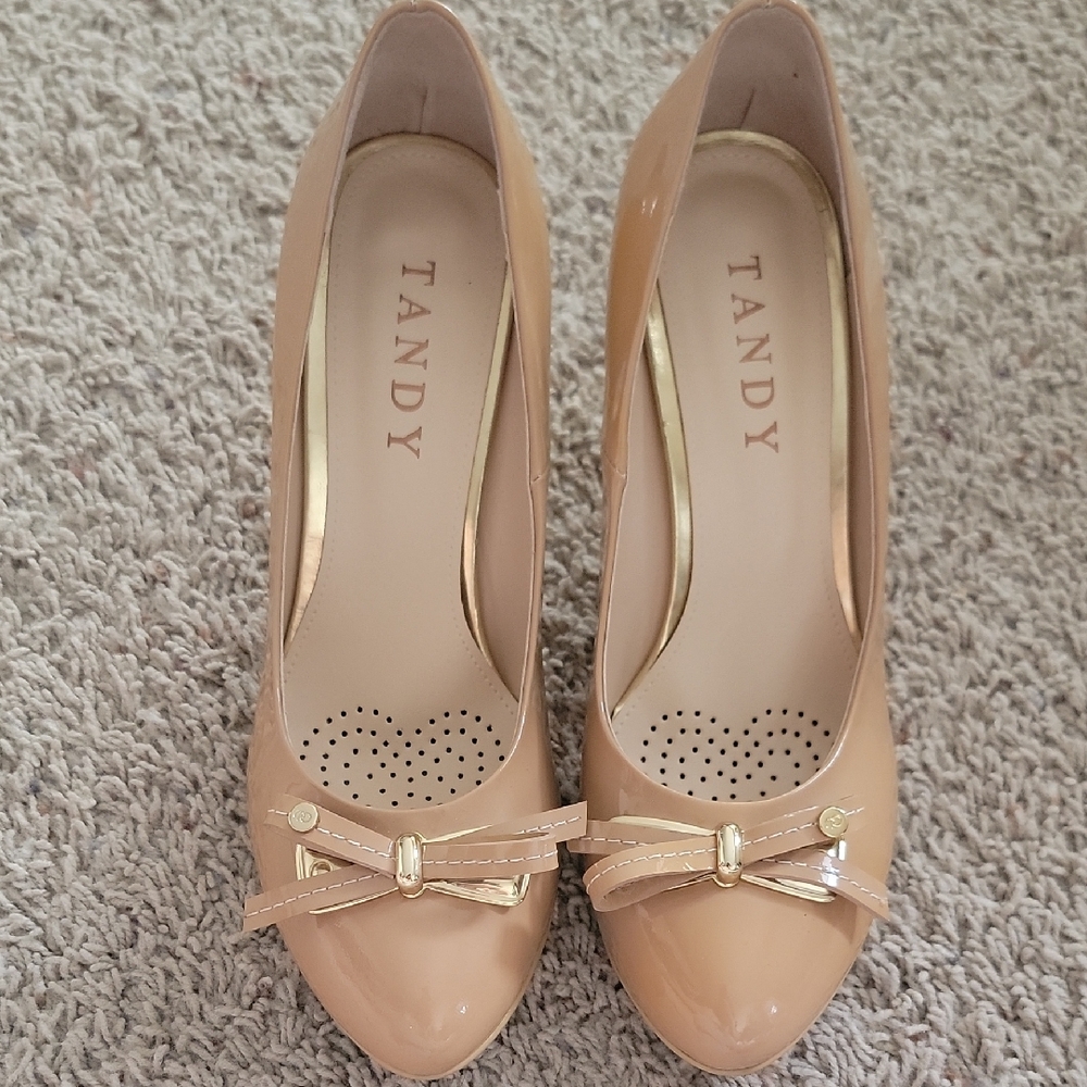 Beige Patent Heels with Elegant Bow